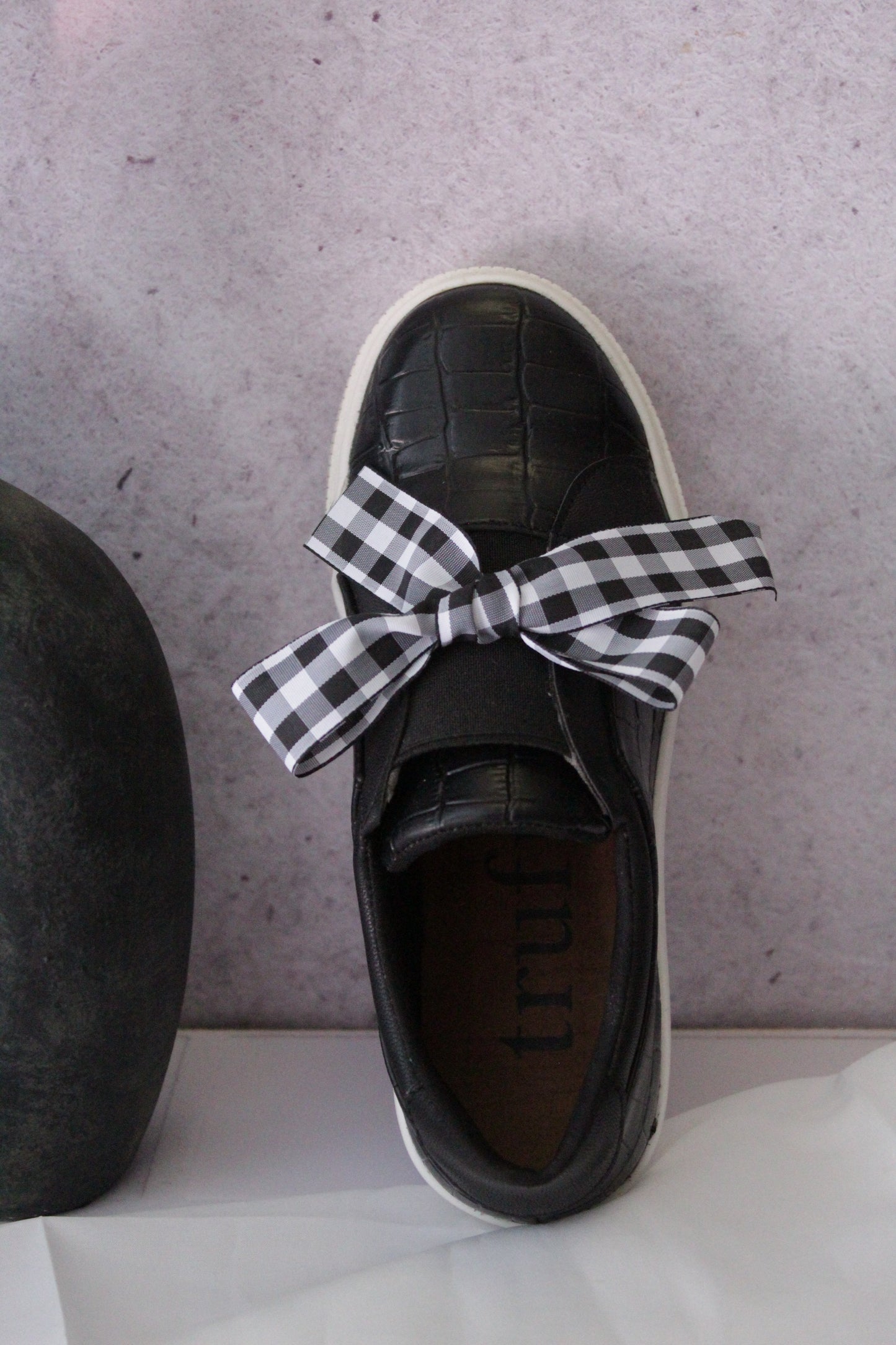 JUST BLACK SNEAKERS